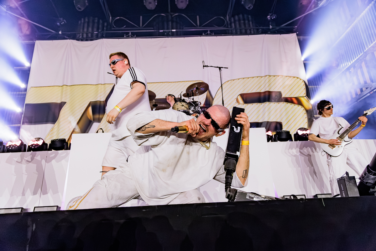 The Butcher Sisters @ Paaspop 2026, picture 18, photographed by Peter Smet - FrontView Magazine