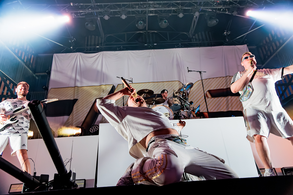 The Butcher Sisters @ Paaspop 2026, picture 20, photographed by Peter Smet - FrontView Magazine