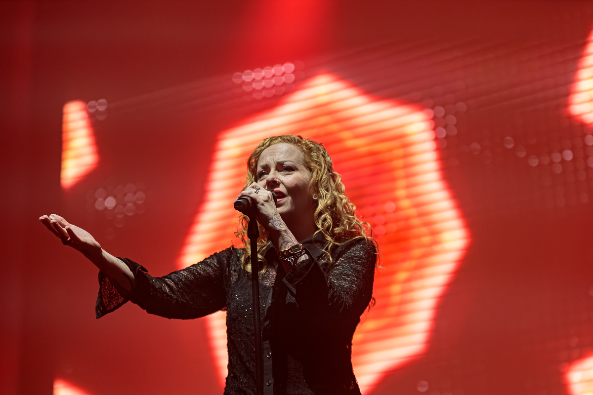 The Gathering @ Paaspop 2026, foto 12, foto's door Peter Smet - FrontView Magazine