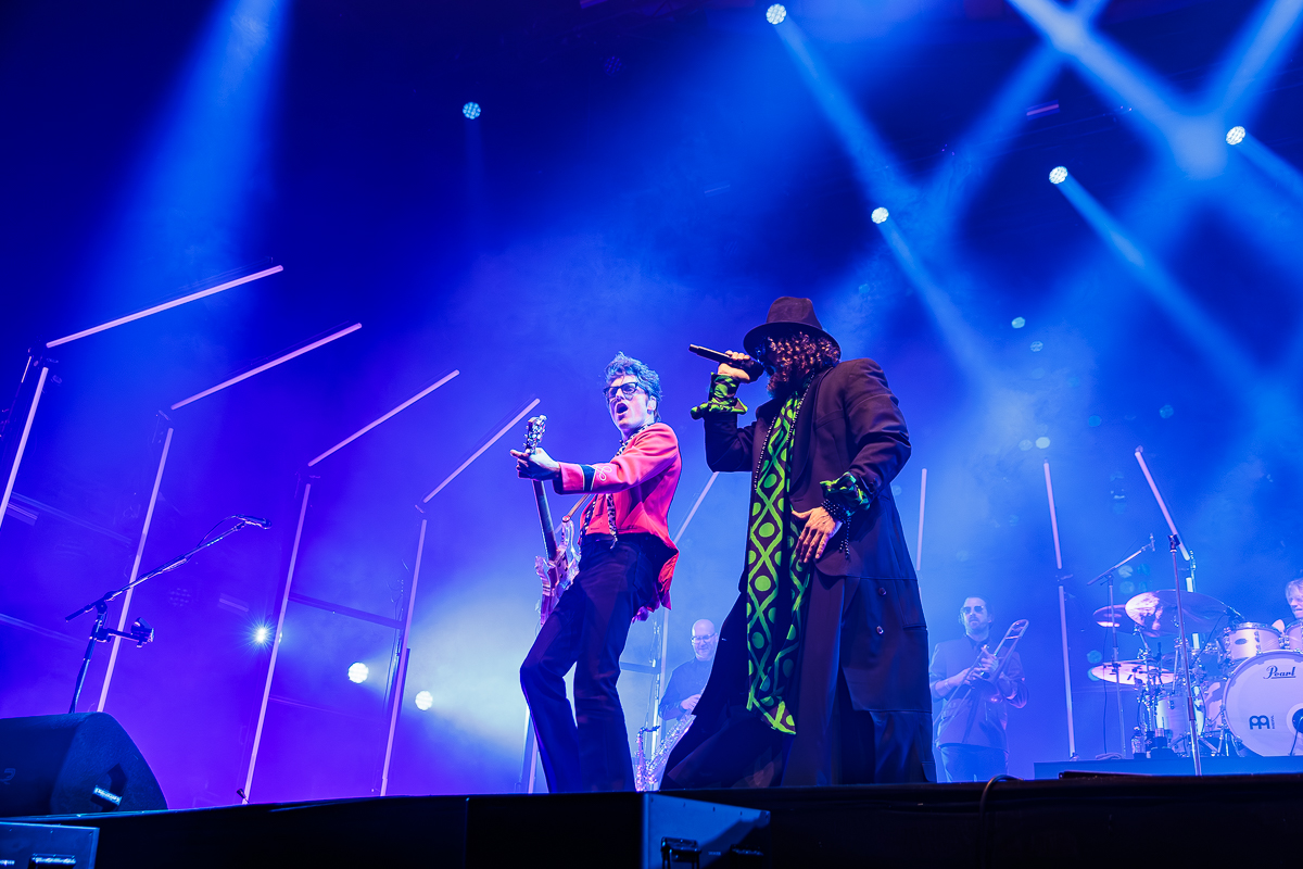 Di-Rect @ Paaspop 2026, picture 3, photographed by Peter Smet - FrontView Magazine