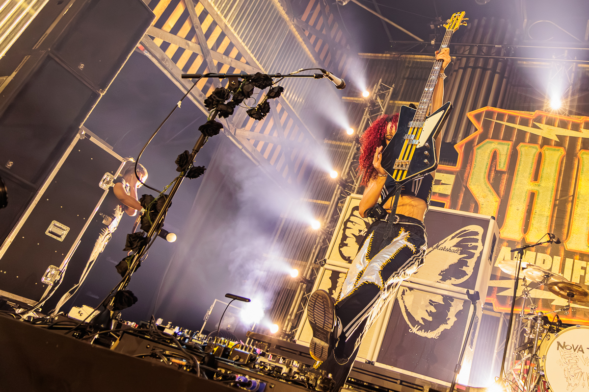 Nova Twins @ Paaspop 2026, picture 10, photographed by Peter Smet - FrontView Magazine
