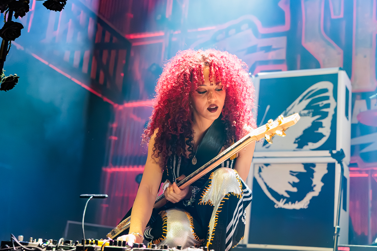 Nova Twins @ Paaspop 2026, picture 11, photographed by Peter Smet - FrontView Magazine