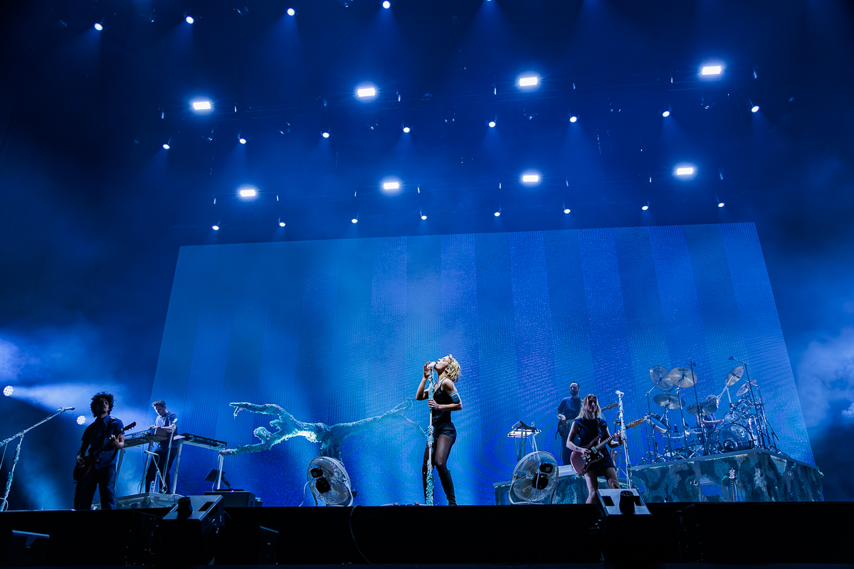 Pommelien Thijs @ Paaspop 2026, picture 1, photographed by Peter Smet - FrontView Magazine