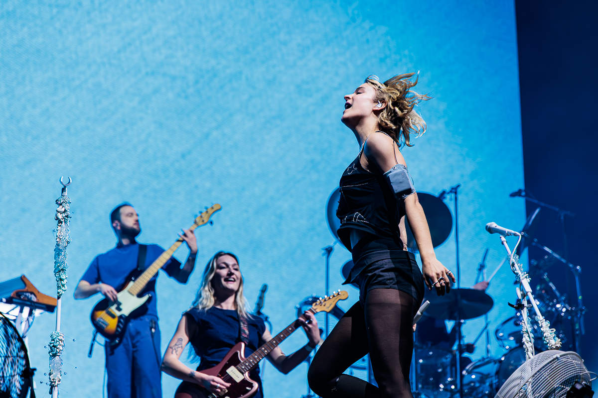 Pommelien Thijs @ Paaspop 2026, picture 18, photographed by Peter Smet - FrontView Magazine