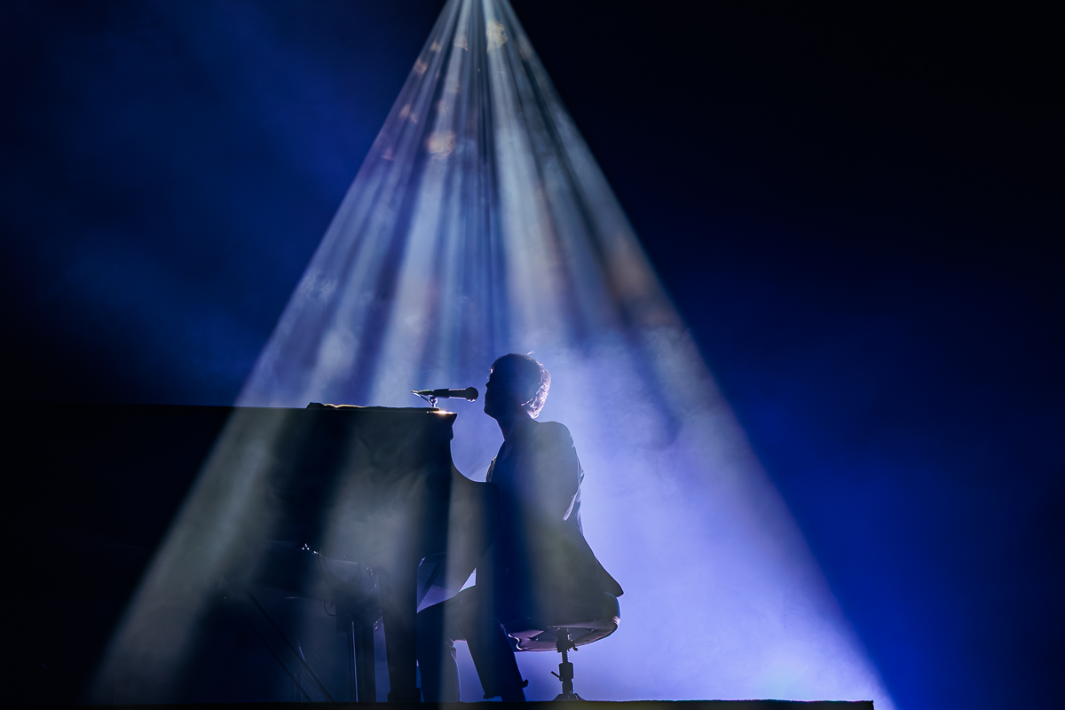 Tom Odell @ Paaspop 2026, picture 2, photographed by Peter Smet - FrontView Magazine