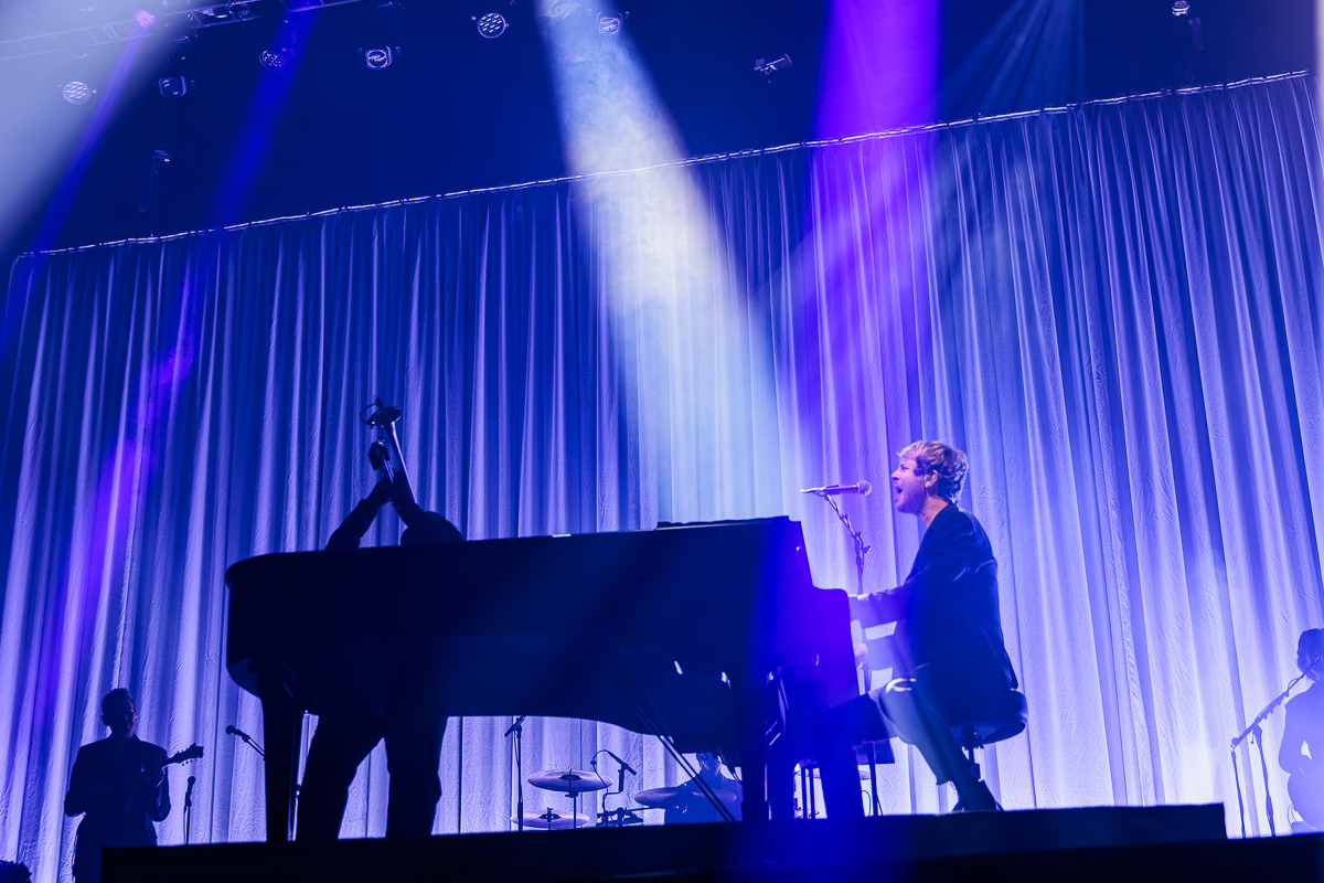 Tom Odell @ Paaspop 2026, picture 5, photographed by Peter Smet - FrontView Magazine