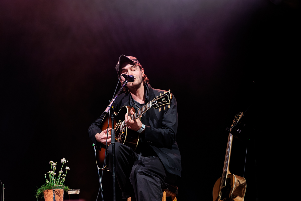Tom Smith @ Paaspop 2026, foto 2, foto's door Peter Smet - FrontView Magazine