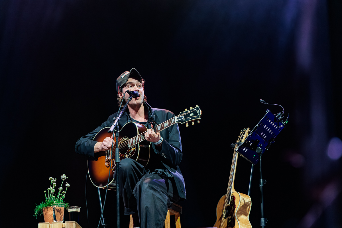 Tom Smith @ Paaspop 2026, foto 4, foto's door Peter Smet - FrontView Magazine