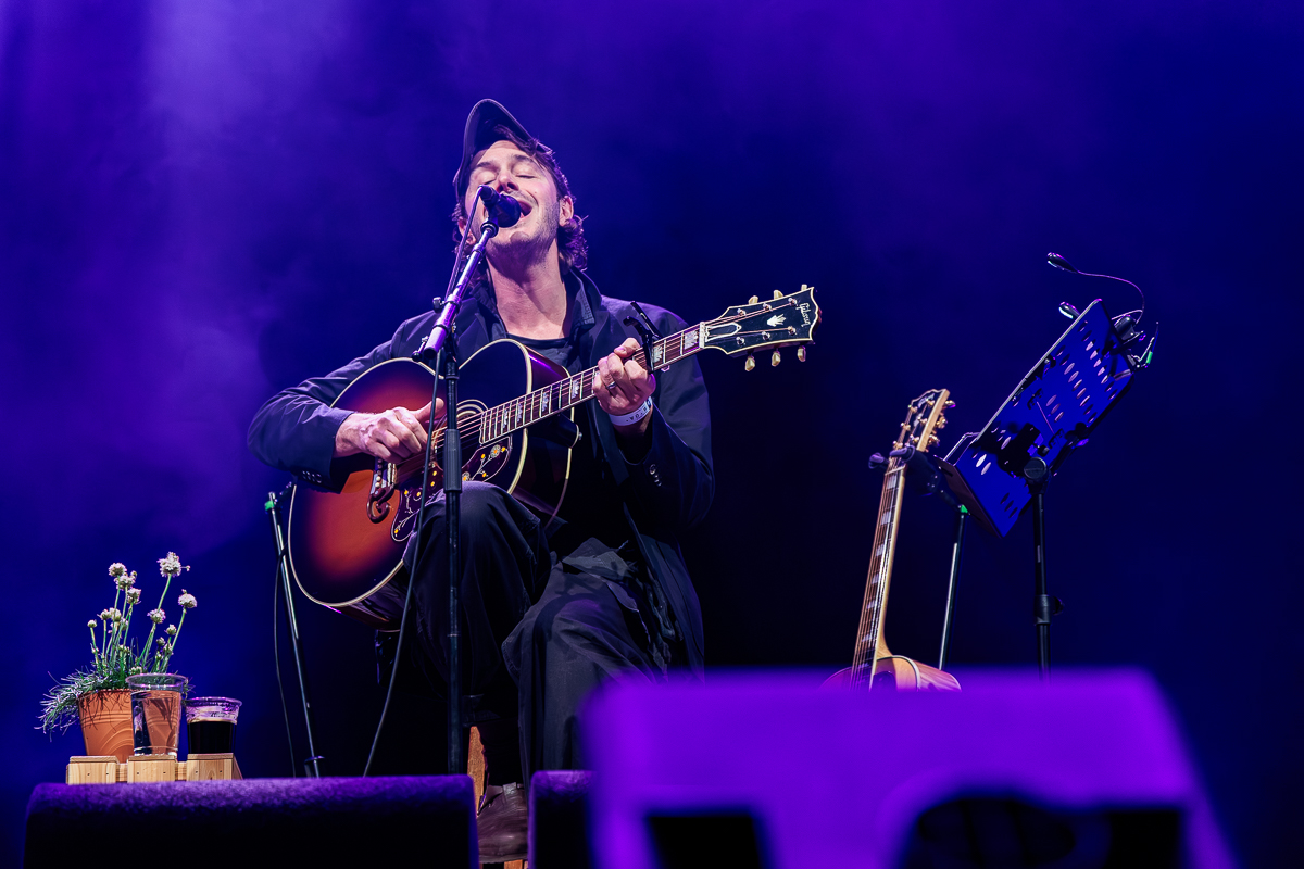 Tom Smith @ Paaspop 2026, foto 6, foto's door Peter Smet - FrontView Magazine