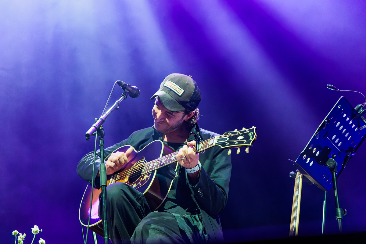 Tom Smith @ Paaspop 2026, foto 7, foto's door Peter Smet - FrontView Magazine
