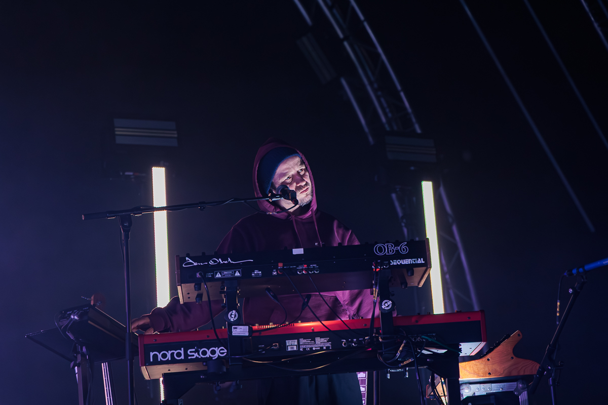 Zwangere Guy @ Paaspop 2026, picture 3, photographed by Peter Smet - FrontView Magazine