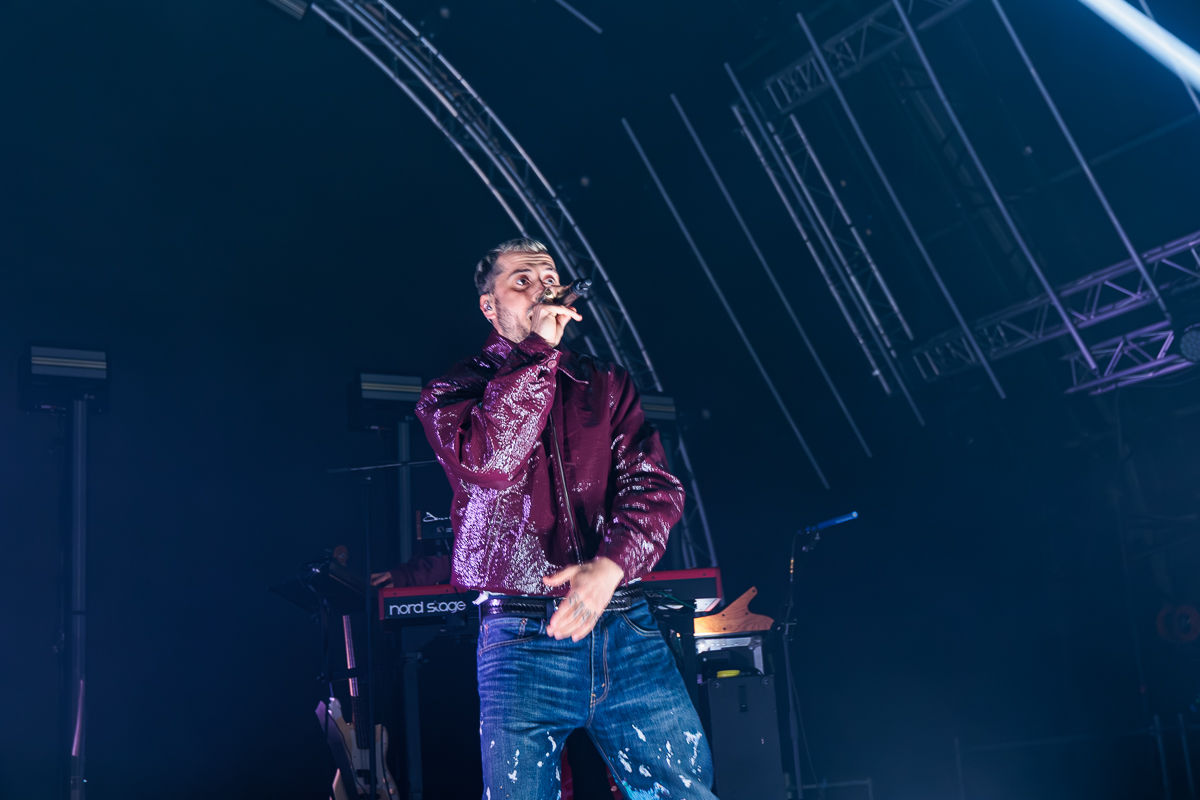 Zwangere Guy @ Paaspop 2026, picture 4, photographed by Peter Smet - FrontView Magazine