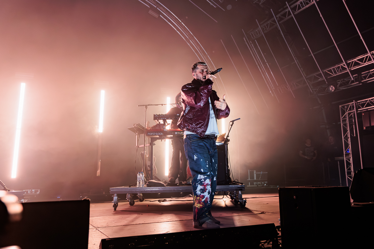 Zwangere Guy @ Paaspop 2026, picture 5, photographed by Peter Smet - FrontView Magazine