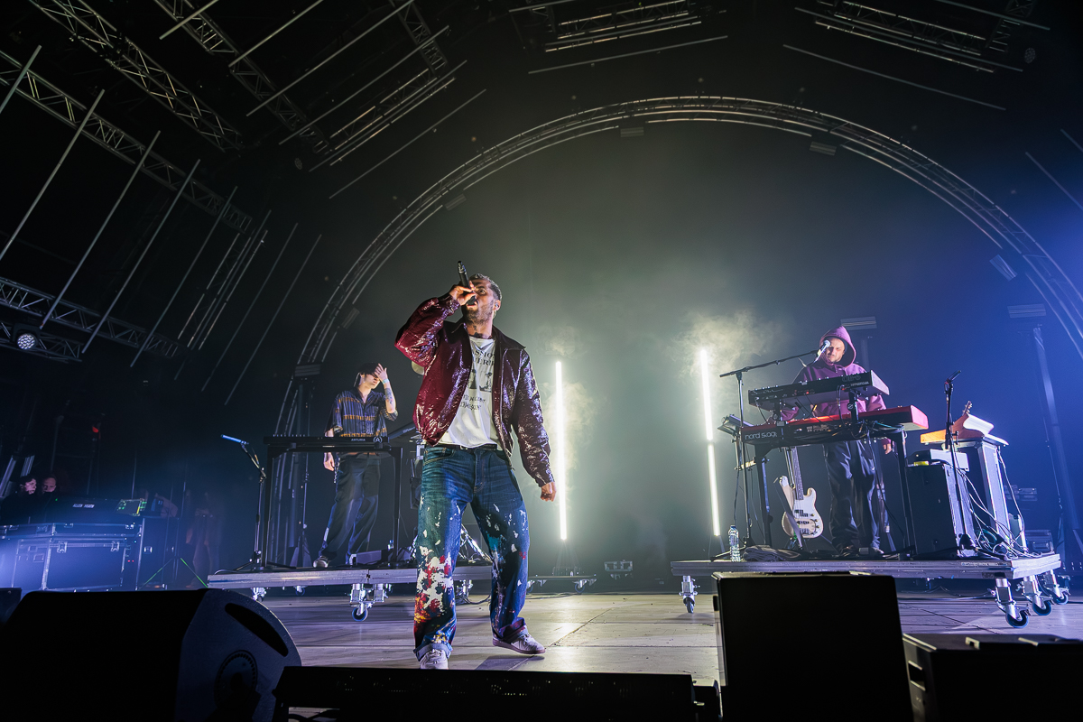 Zwangere Guy @ Paaspop 2026, picture 16, photographed by Peter Smet - FrontView Magazine