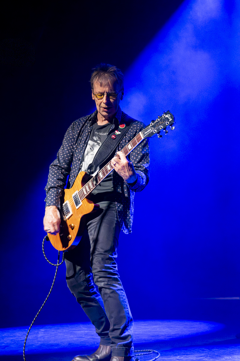 The Undertones @ Trix, picture 13, photographed by Bart Janssens - FrontView Magazine