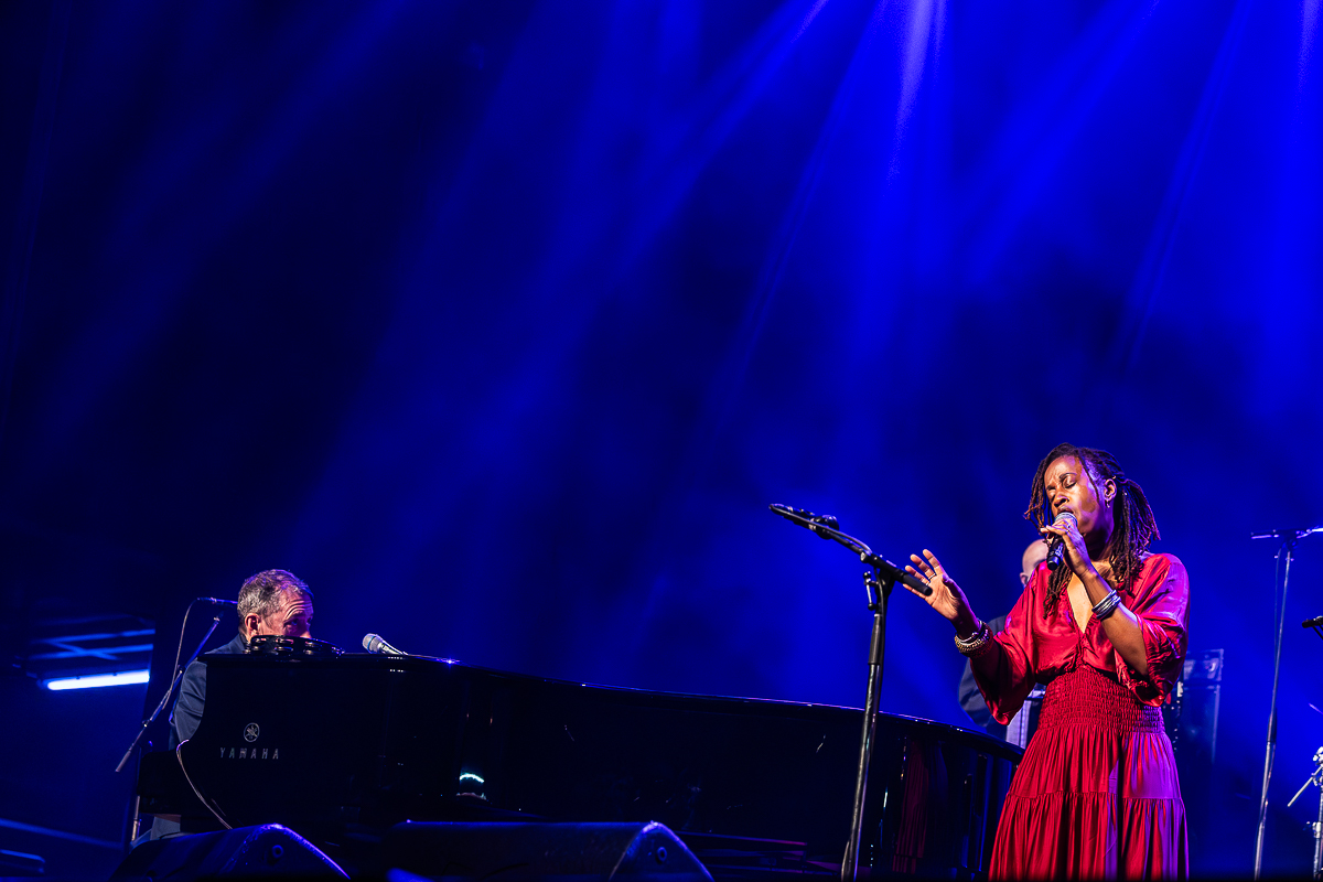 Jools Holland and His Rhythm & Blues Orchestra @ De Roma, picture 10, photographed by Marc Verdonck - FrontView Magazine