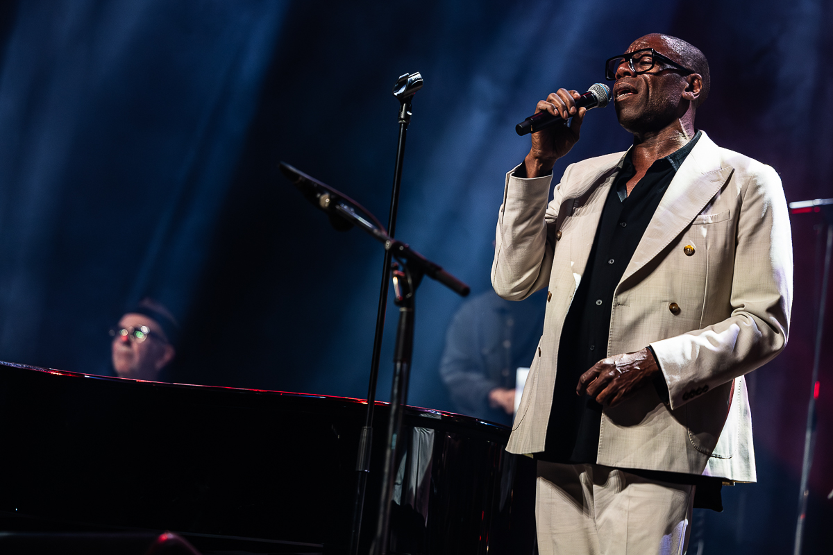 Jools Holland and His Rhythm & Blues Orchestra @ De Roma, picture 12, photographed by Marc Verdonck - FrontView Magazine