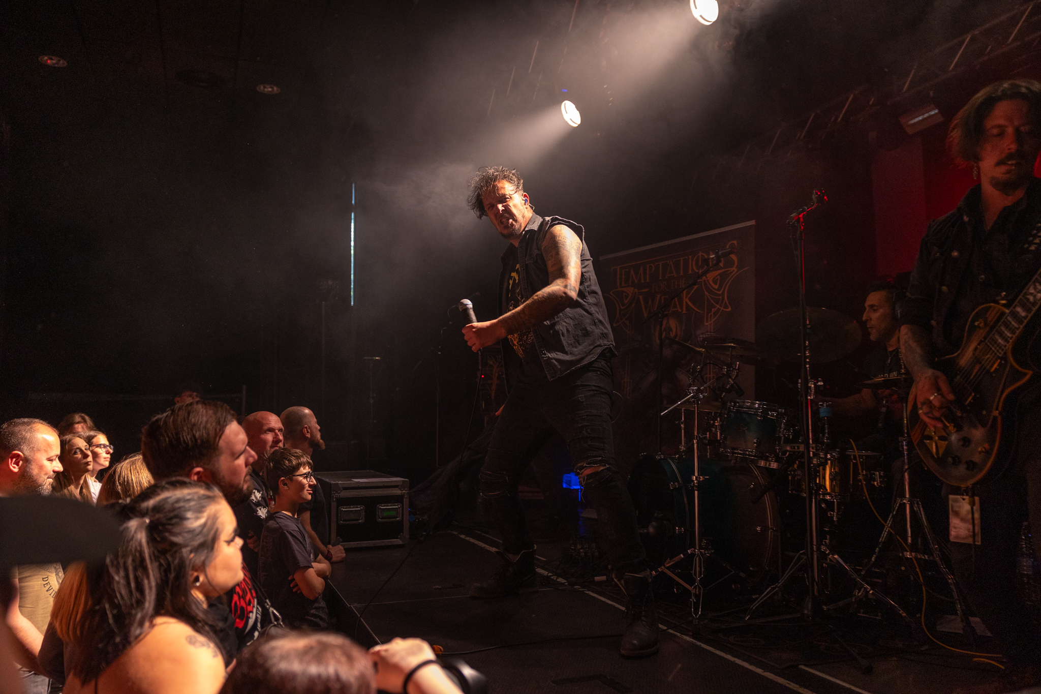 Temptations for the weak @ kavka zappa, picture 4, photographed by Peter Casie - FrontView Magazine