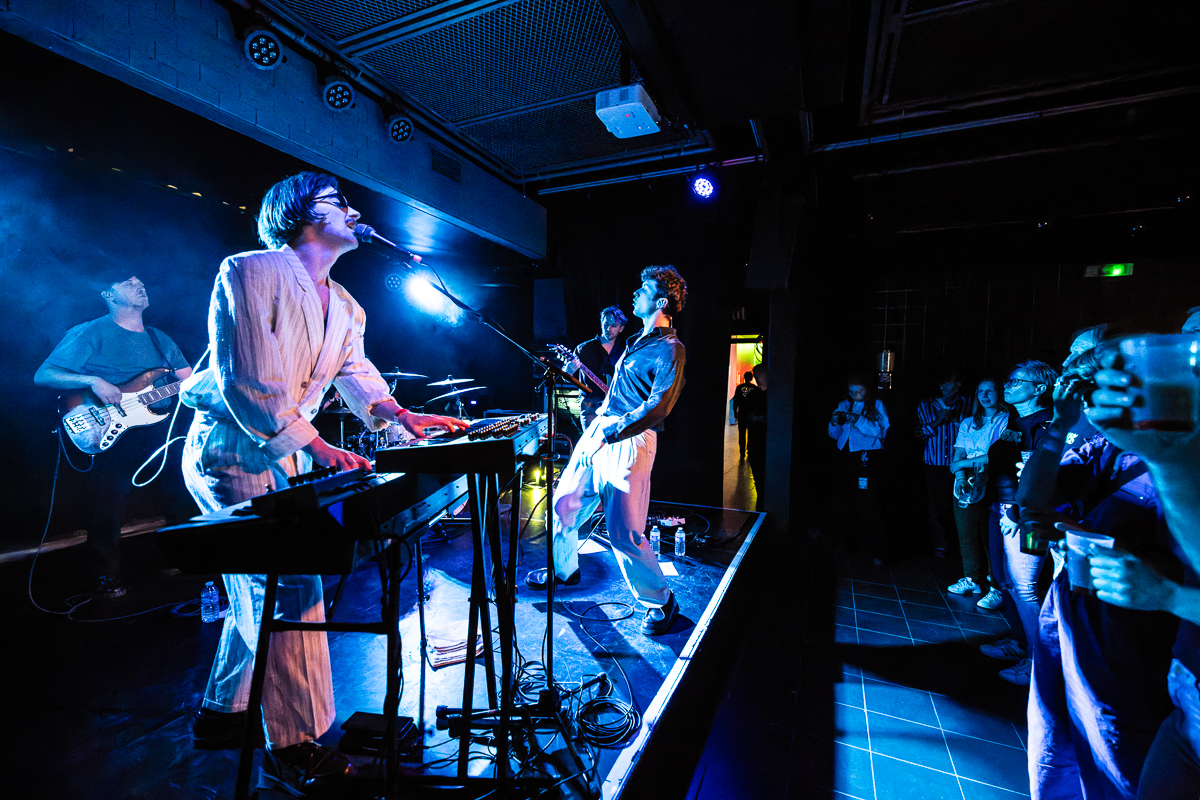 Oproer @ Trix, picture 3, photographed by David Johnson - FrontView Magazine