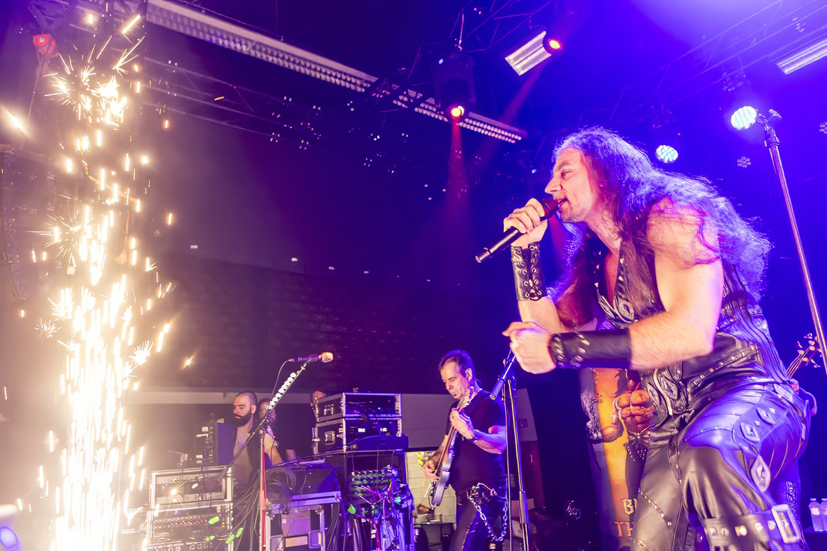Manomore @ Hell on Air, picture 2, photographed by Edwin Houdevelt - FrontView Magazine