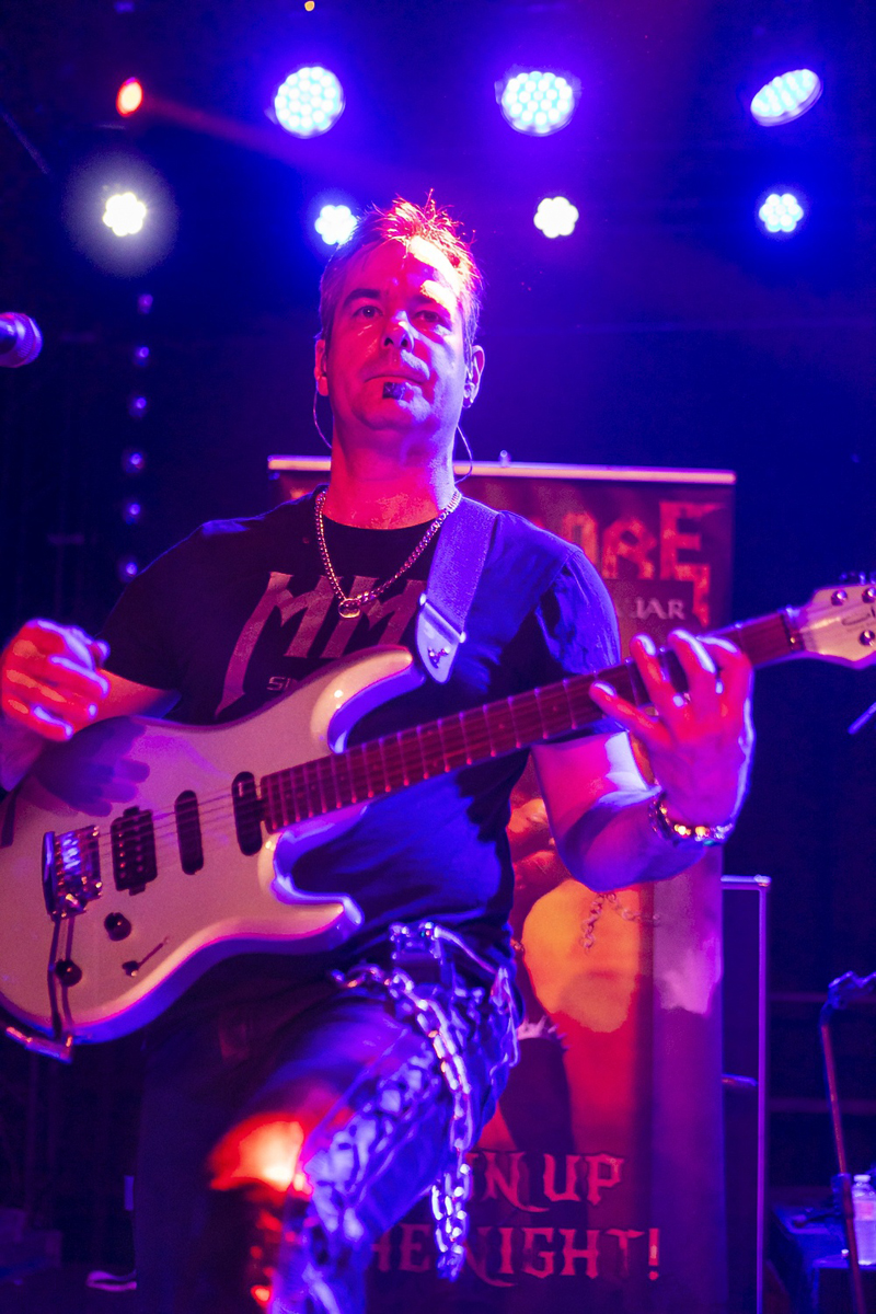 Manomore @ Hell on Air, picture 18, photographed by Edwin Houdevelt - FrontView Magazine