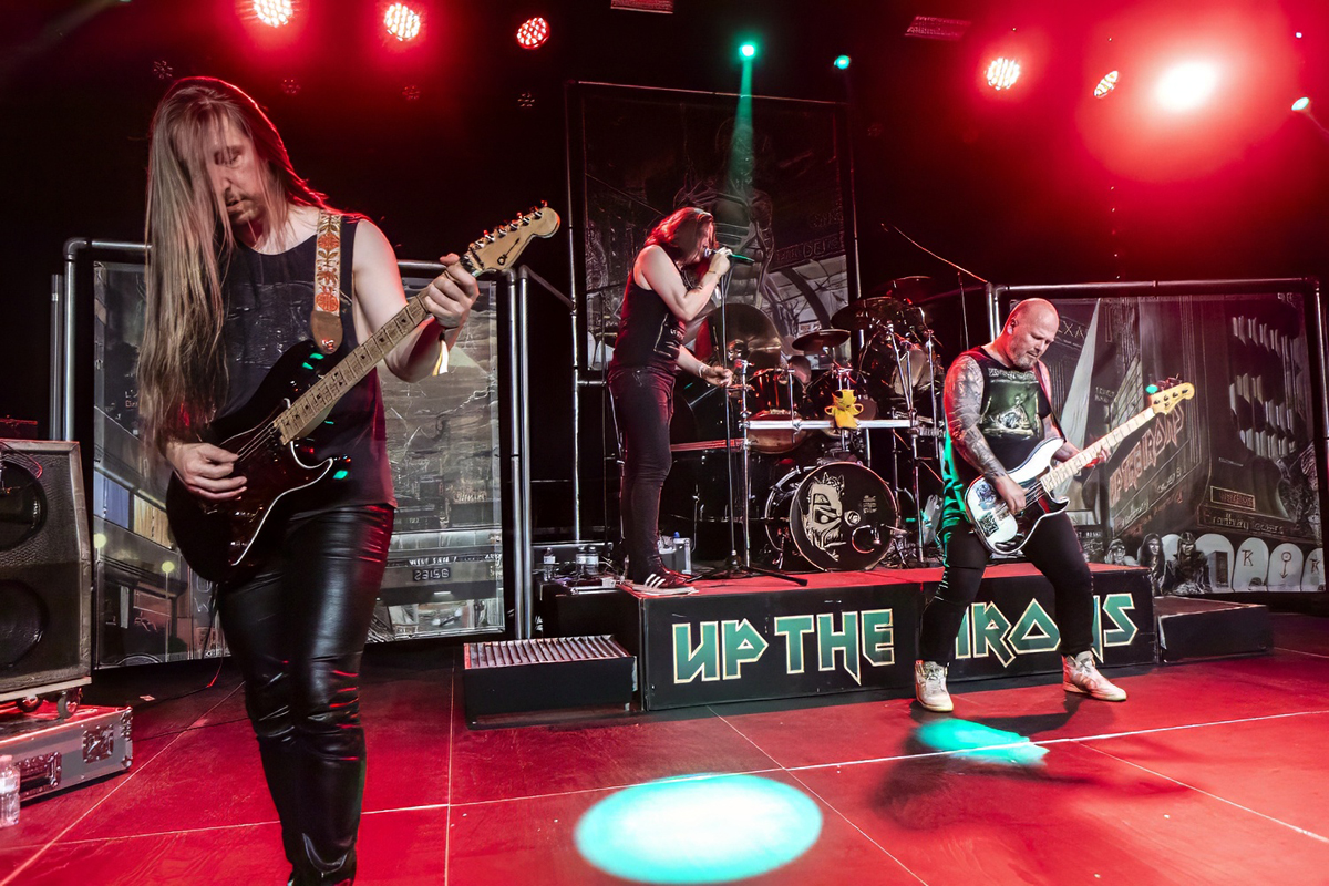 Up The Irons @ Hell on Air, picture 2, photographed by Edwin Houdevelt - FrontView Magazine