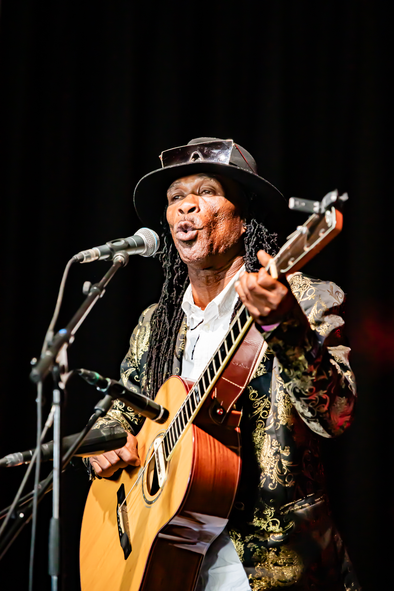 Brushy One String @ Blues Peer, picture 2, photographed by Leen Verlinden - FrontView Magazine