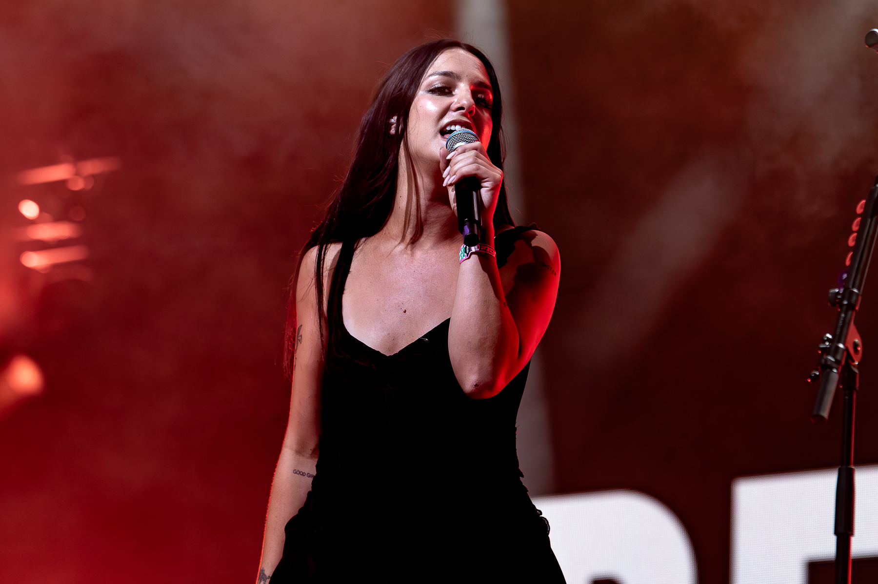 The Beaches @ Pinkpop, picture 6, photographed by Anoek Houben - FrontView Magazine