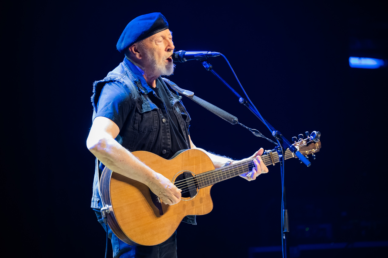 Richard Thompson in concert @ De Roma, picture 1, photographed by Paul Jongeneelen - FrontView Magazine