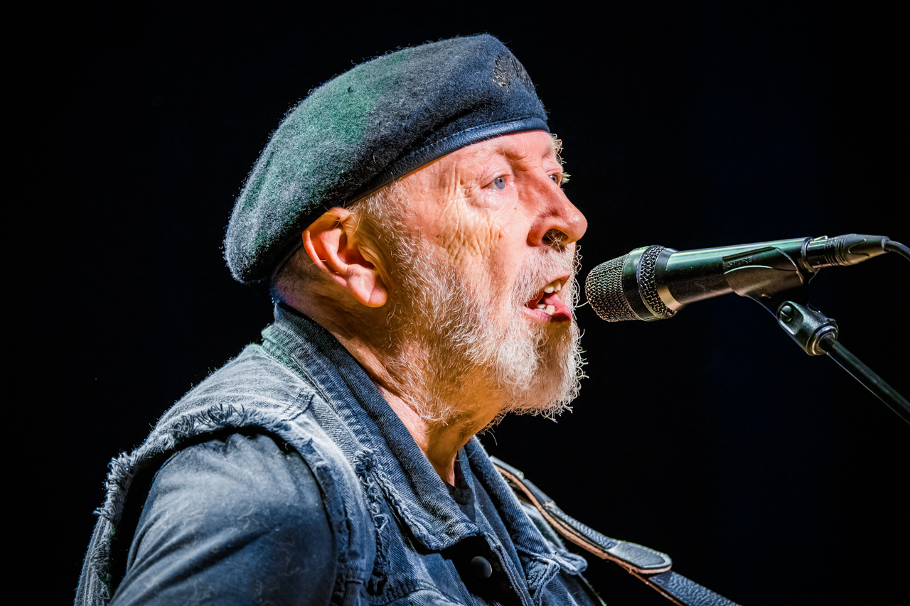 Richard Thompson in concert @ De Roma, picture 4, photographed by Paul Jongeneelen - FrontView Magazine