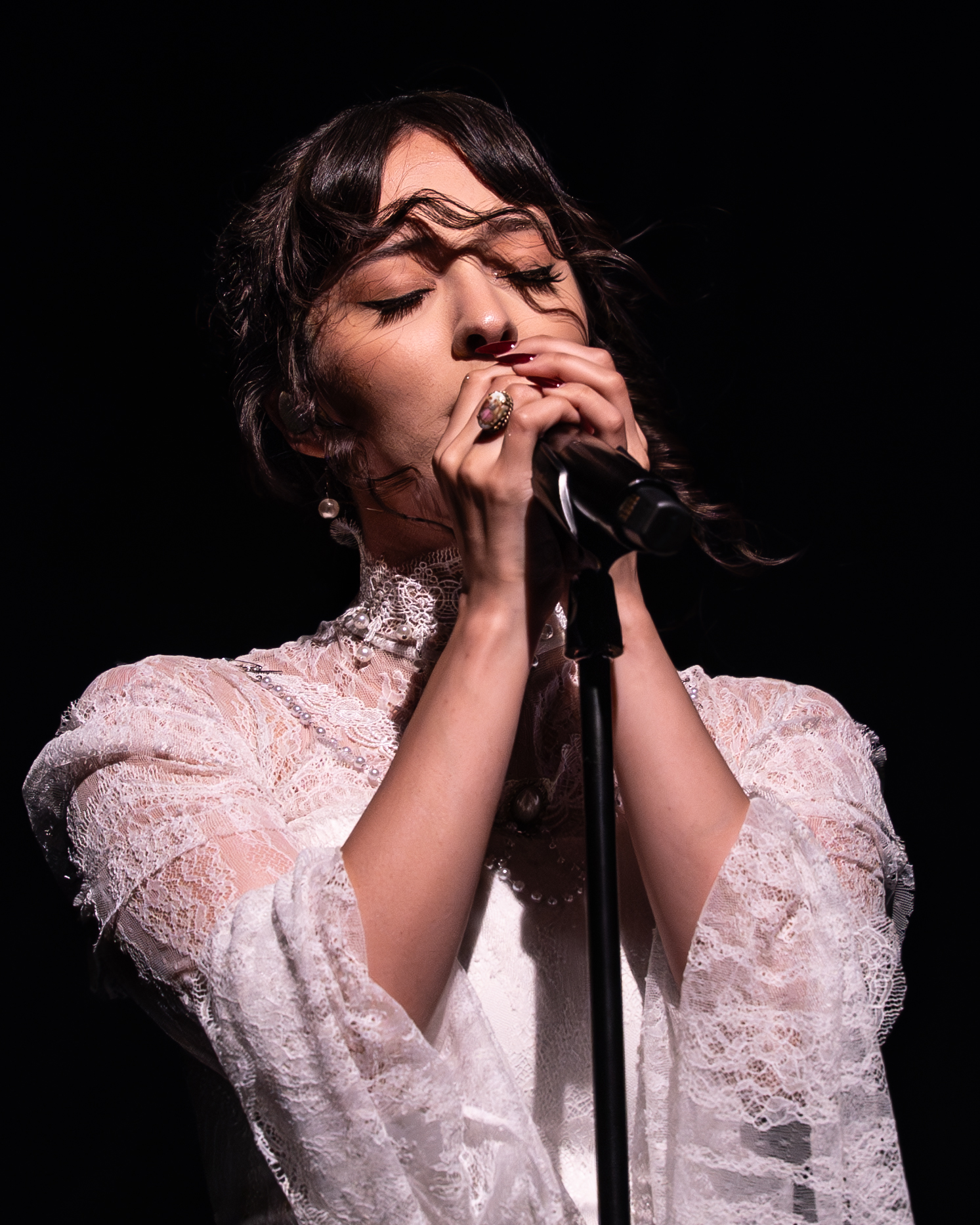 Faouzia @ Botanique, foto 8, foto's door Kaat Steukers - FrontView Magazine
