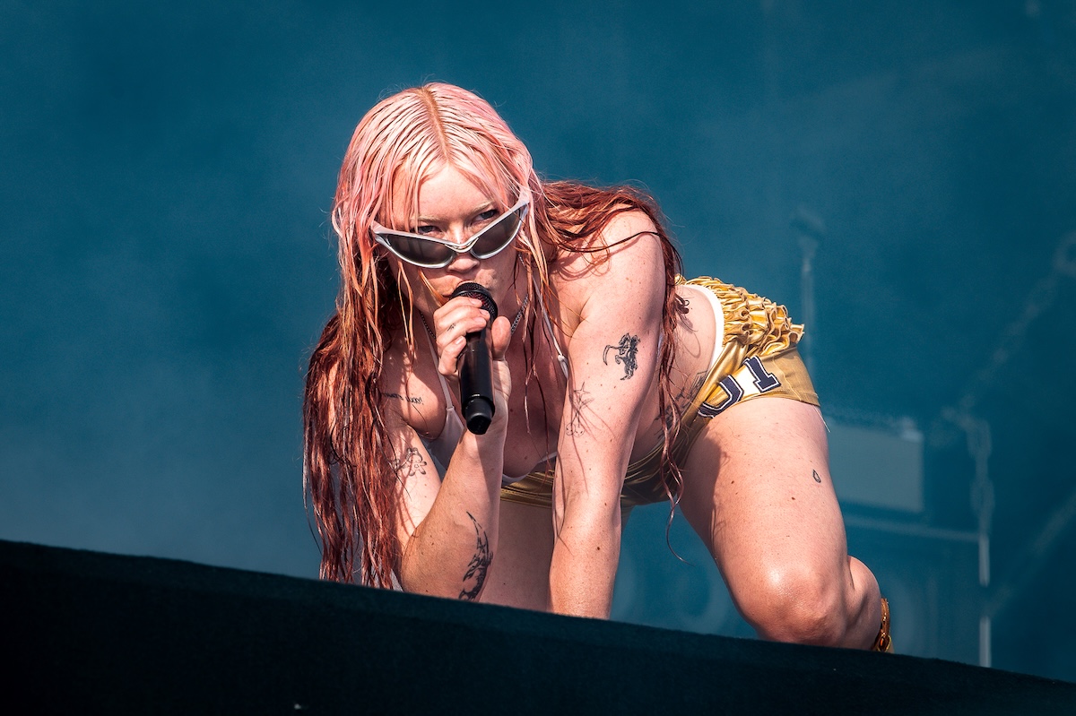Wet Leg @ Pinkpop, picture 1, photographed by Anoek Houben - FrontView Magazine