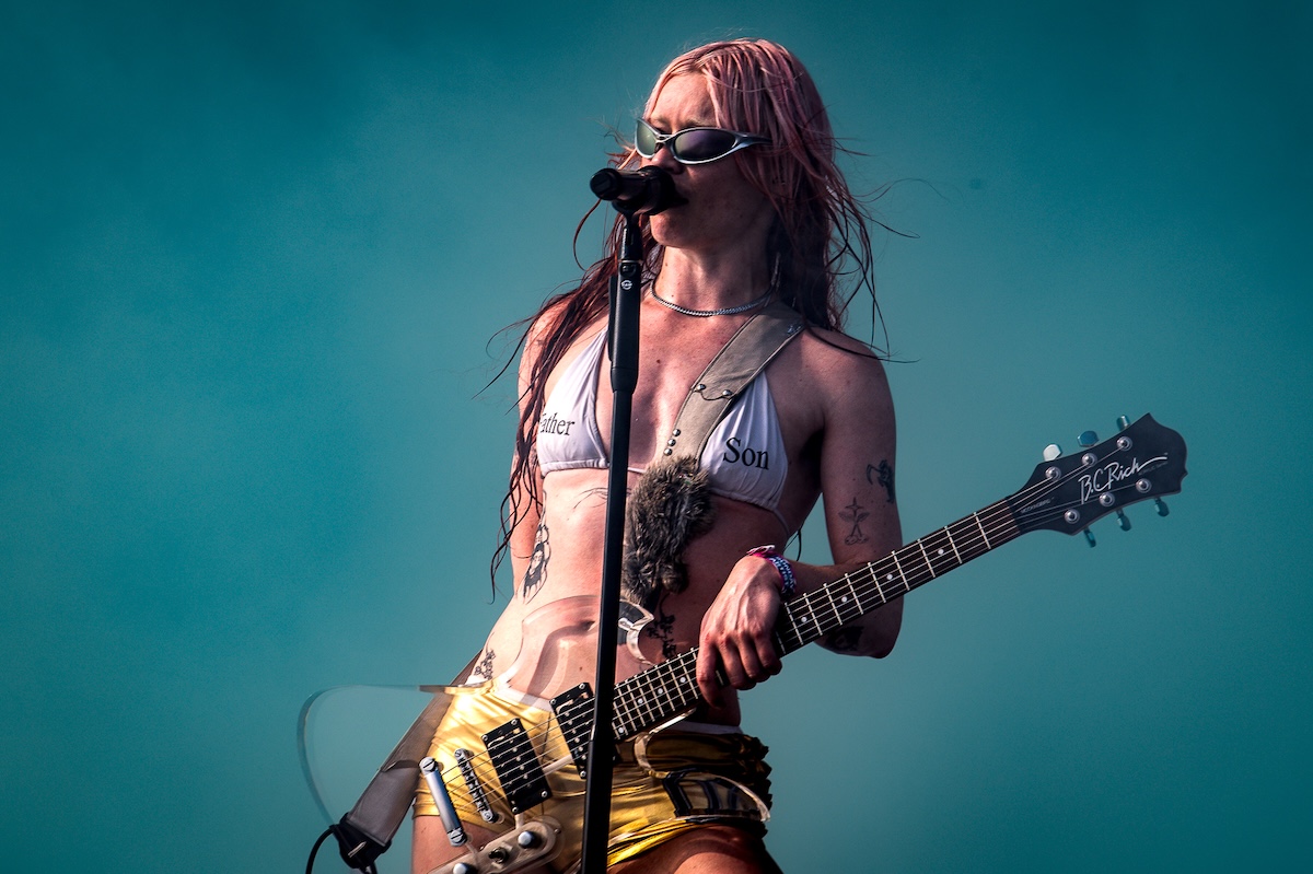 Wet Leg @ Pinkpop, picture 15, photographed by Anoek Houben - FrontView Magazine
