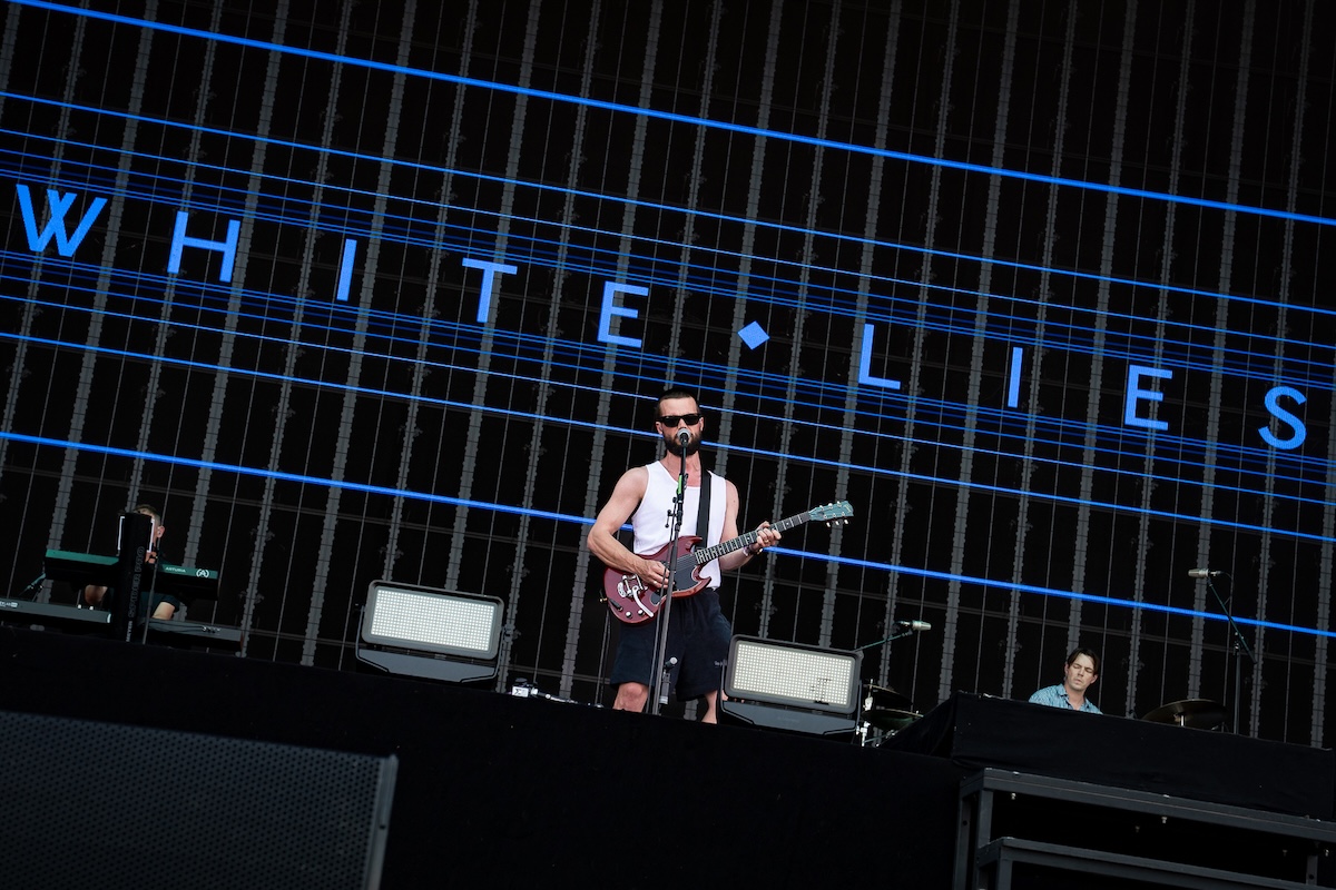 White Lies @ Pinkpop, foto 4, foto's door Anoek Houben - FrontView Magazine