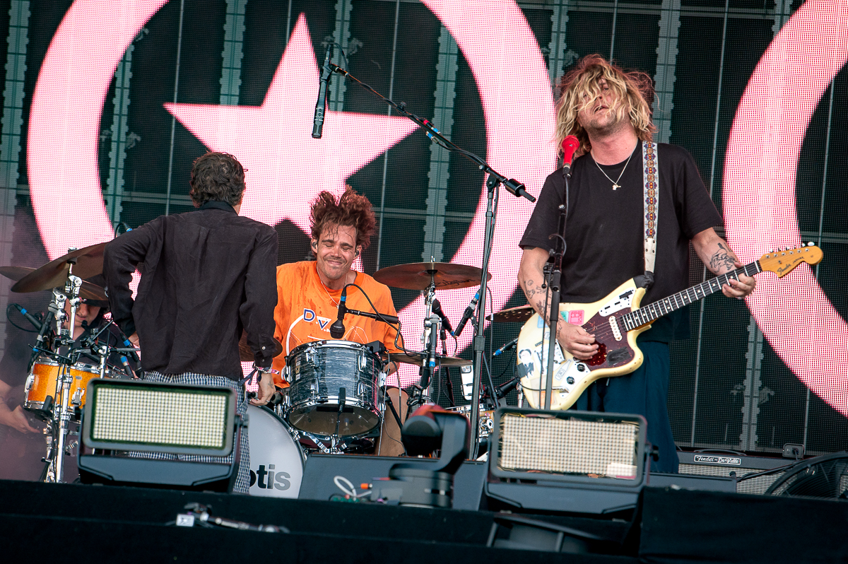 Royel Otis @ Pinkpop, picture 13, photographed by Anoek Houben - FrontView Magazine