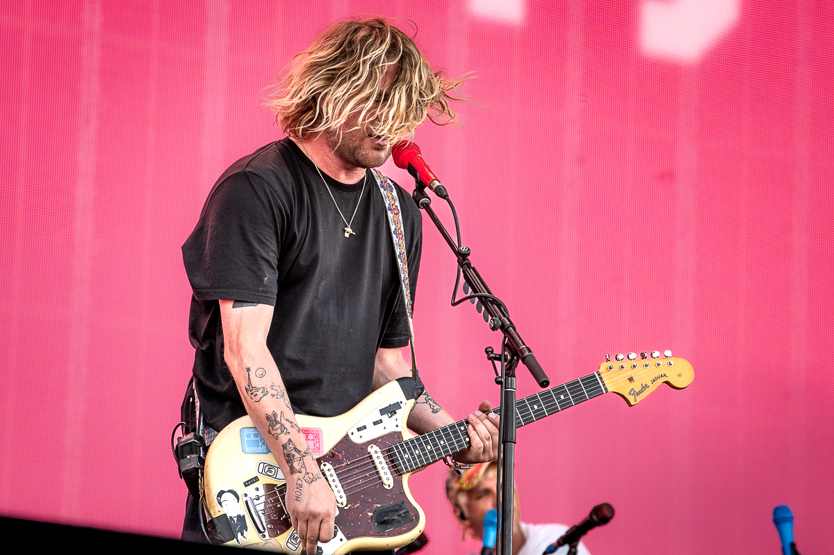 Royel Otis @ Pinkpop, picture 12, photographed by Anoek Houben - FrontView Magazine