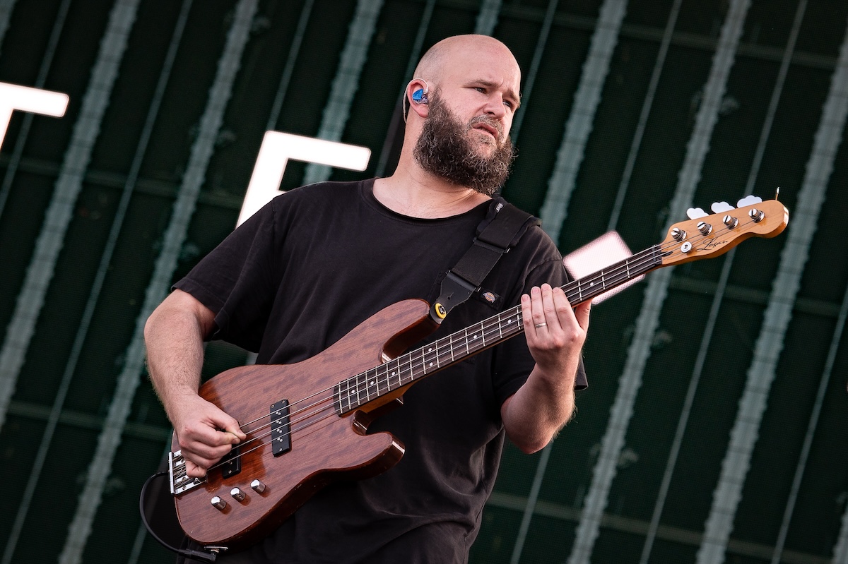 White Lies @ Pinkpop, foto 3, foto's door Anoek Houben - FrontView Magazine