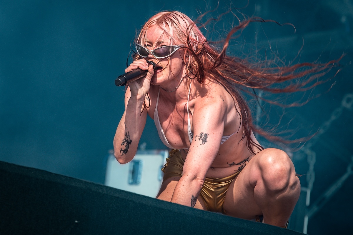 Wet Leg @ Pinkpop, picture 2, photographed by Anoek Houben - FrontView Magazine