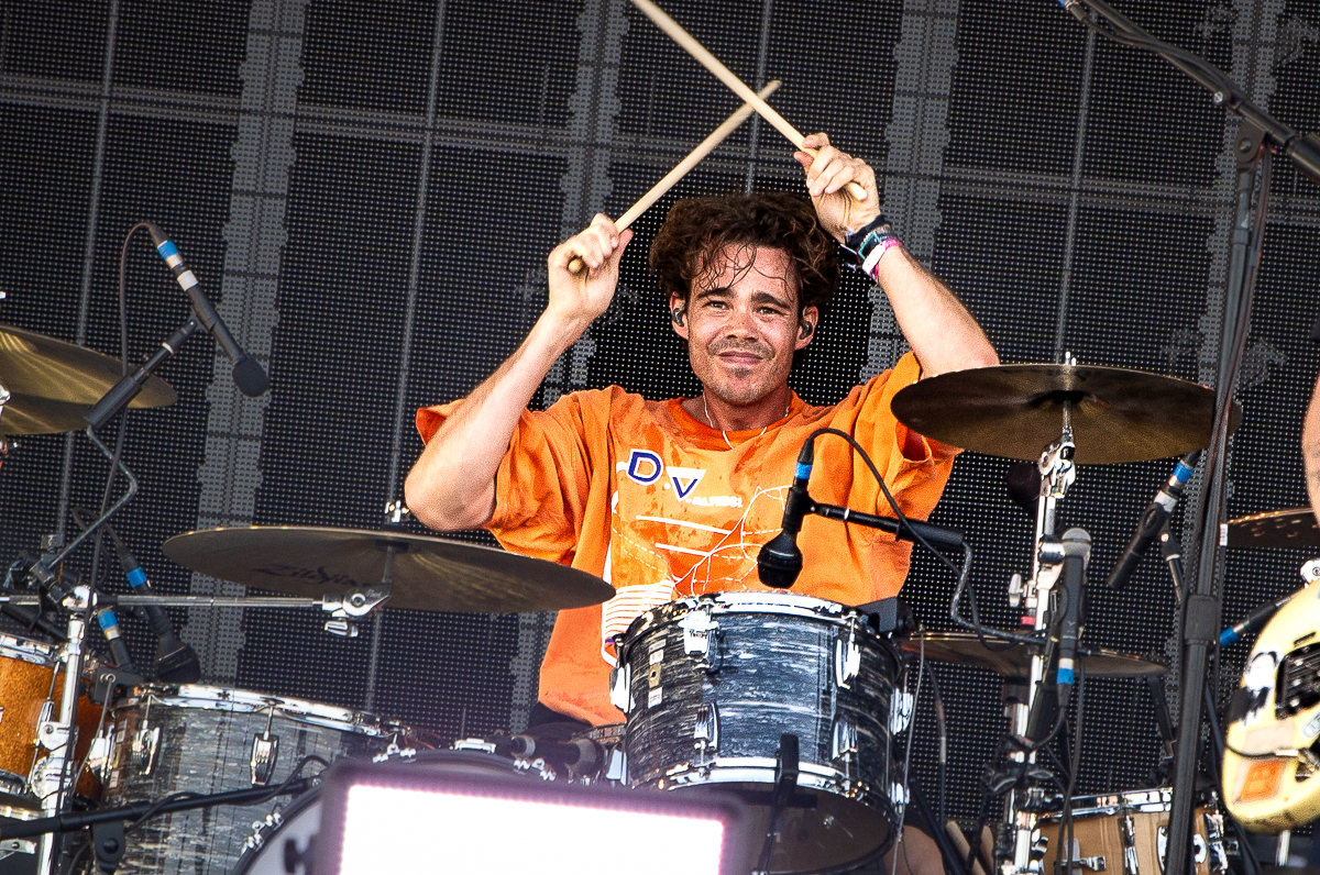 Royel Otis @ Pinkpop, picture 16, photographed by Anoek Houben - FrontView Magazine
