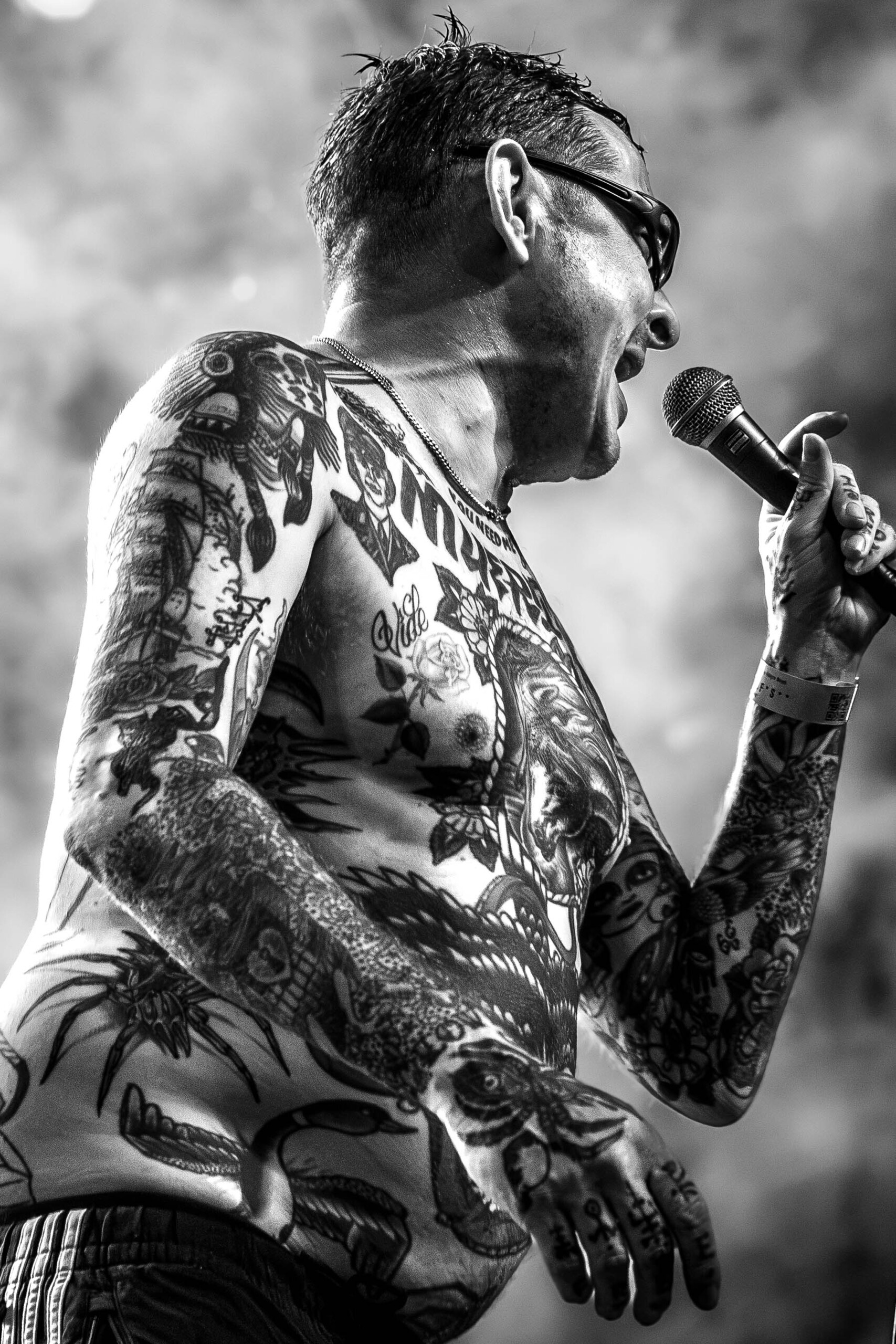 Viagra Boys @ Jera On Air, picture 4, photographed by Anoek Houben - FrontView Magazine