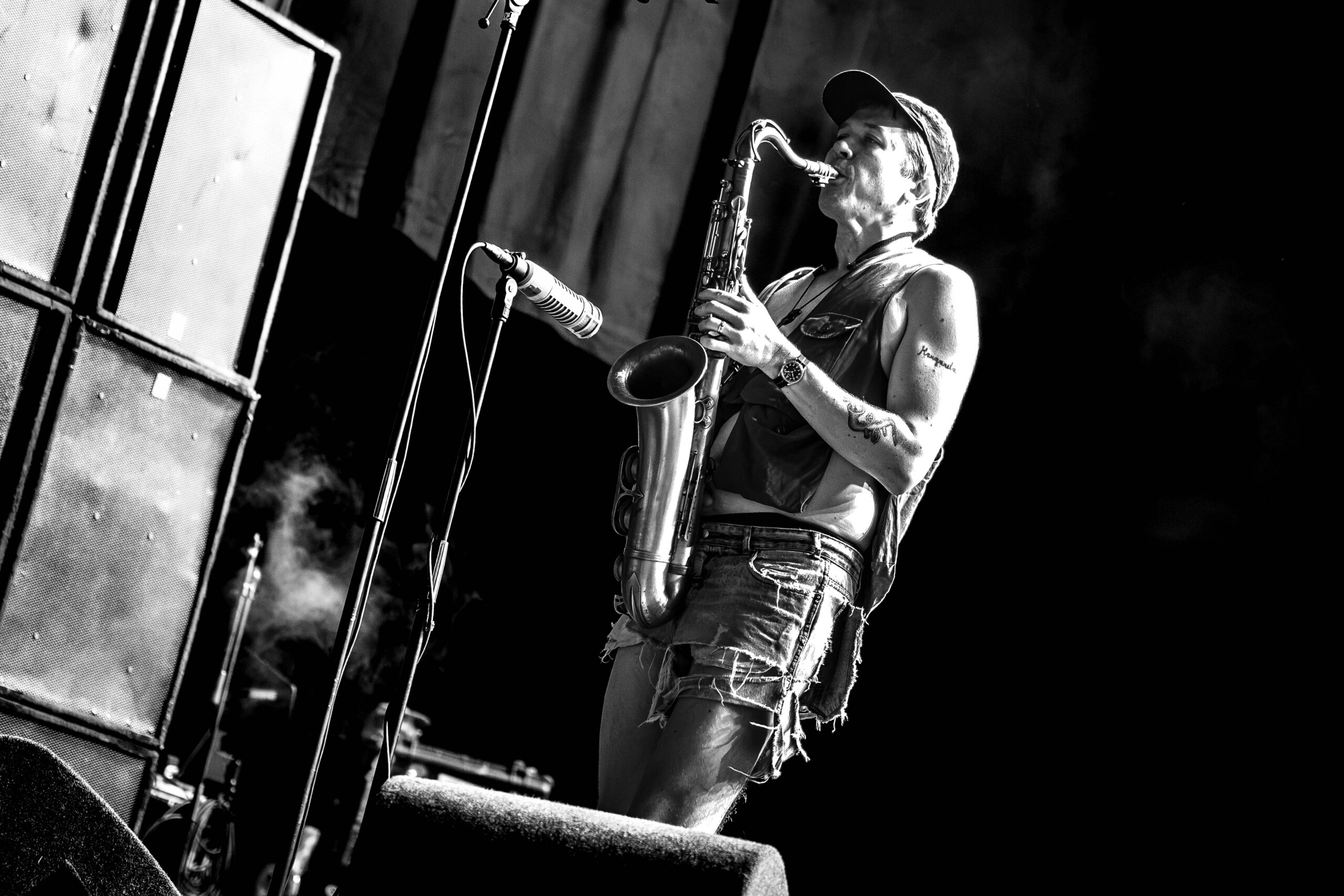 Viagra Boys @ Jera On Air, picture 8, photographed by Anoek Houben - FrontView Magazine