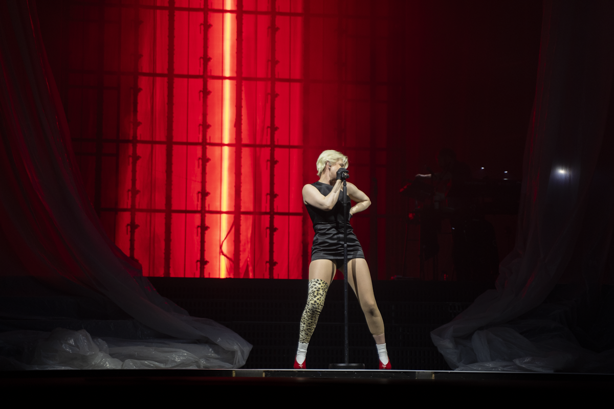 Robyn @ ING Arena, foto 1, foto's door Tine Van Daele - FrontView Magazine