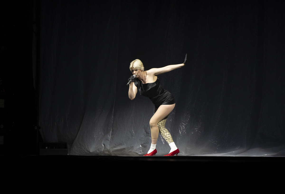 Robyn @ ING Arena, foto 8, foto's door Tine Van Daele - FrontView Magazine