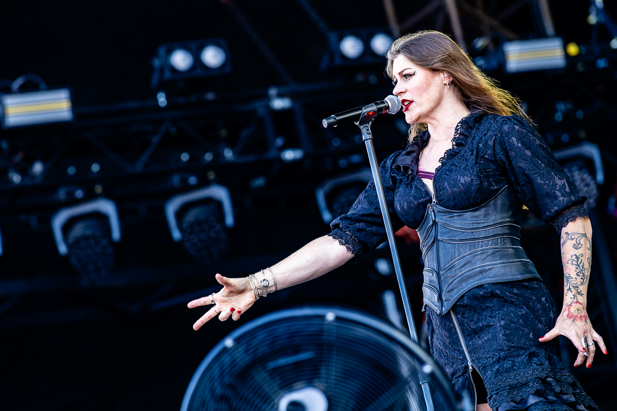 Floor Jansen @ Bospop 2026, picture 9, photographed by Dorien Goetschalckx - FrontView Magazine