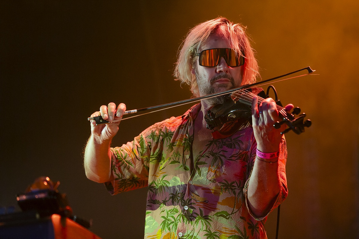 dEUS @ Rock Zottegem 2026, photo 4 of 17, photographed by Edwin Houdevelt - FrontView Magazine
