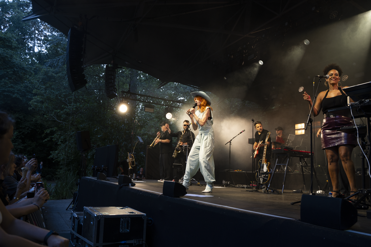 Axelle Red @ OLT Rivierenhof, picture 2, photographed by Tine Van Daele - FrontView Magazine