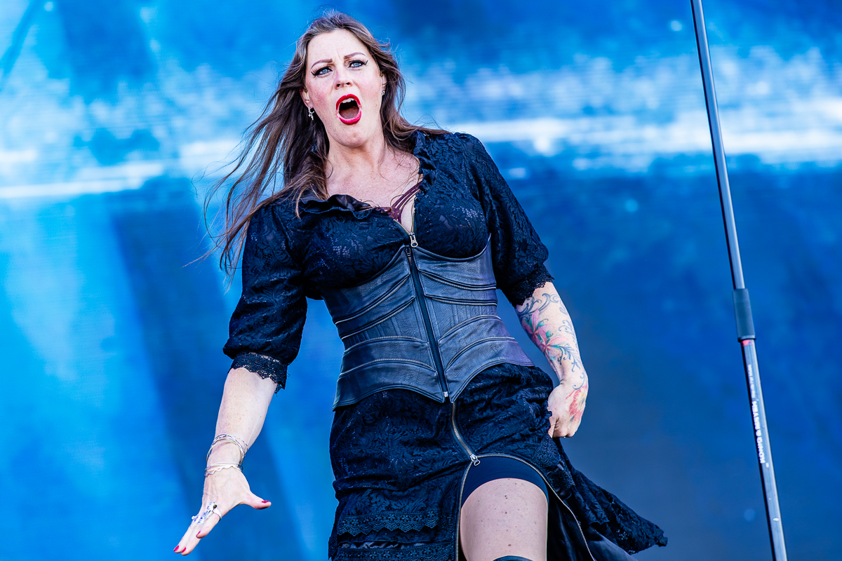Floor Jansen @ Bospop 2026, picture 4, photographed by Dorien Goetschalckx - FrontView Magazine