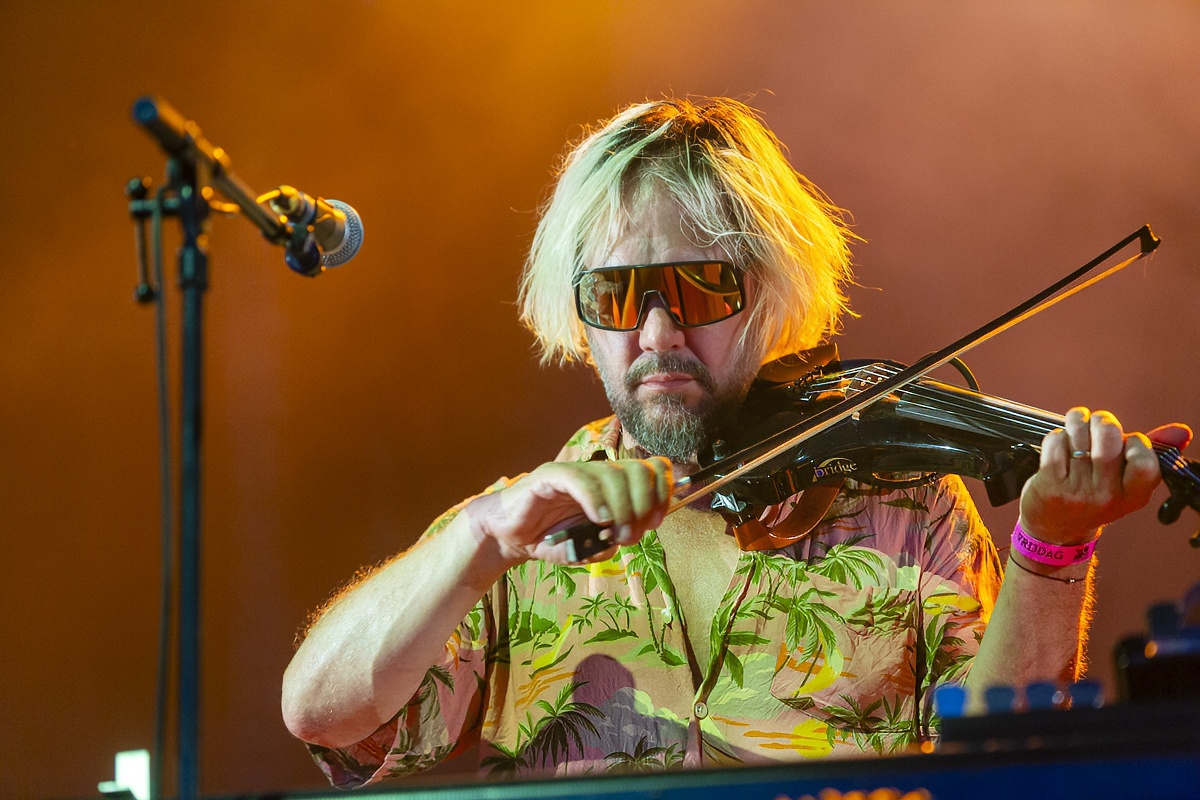 dEUS @ Rock Zottegem 2026, photo 8 of 17, photographed by Edwin Houdevelt - FrontView Magazine