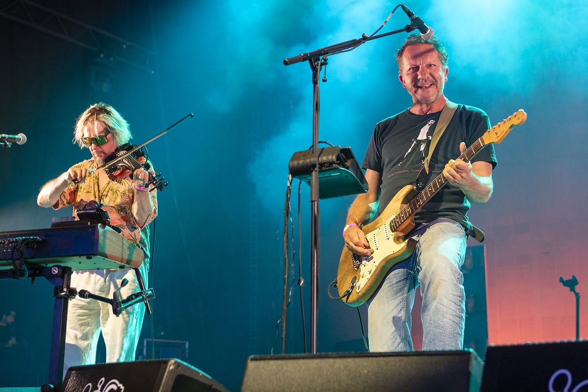dEUS @ Rock Zottegem 2026, photo 15 of 17, photographed by Edwin Houdevelt - FrontView Magazine