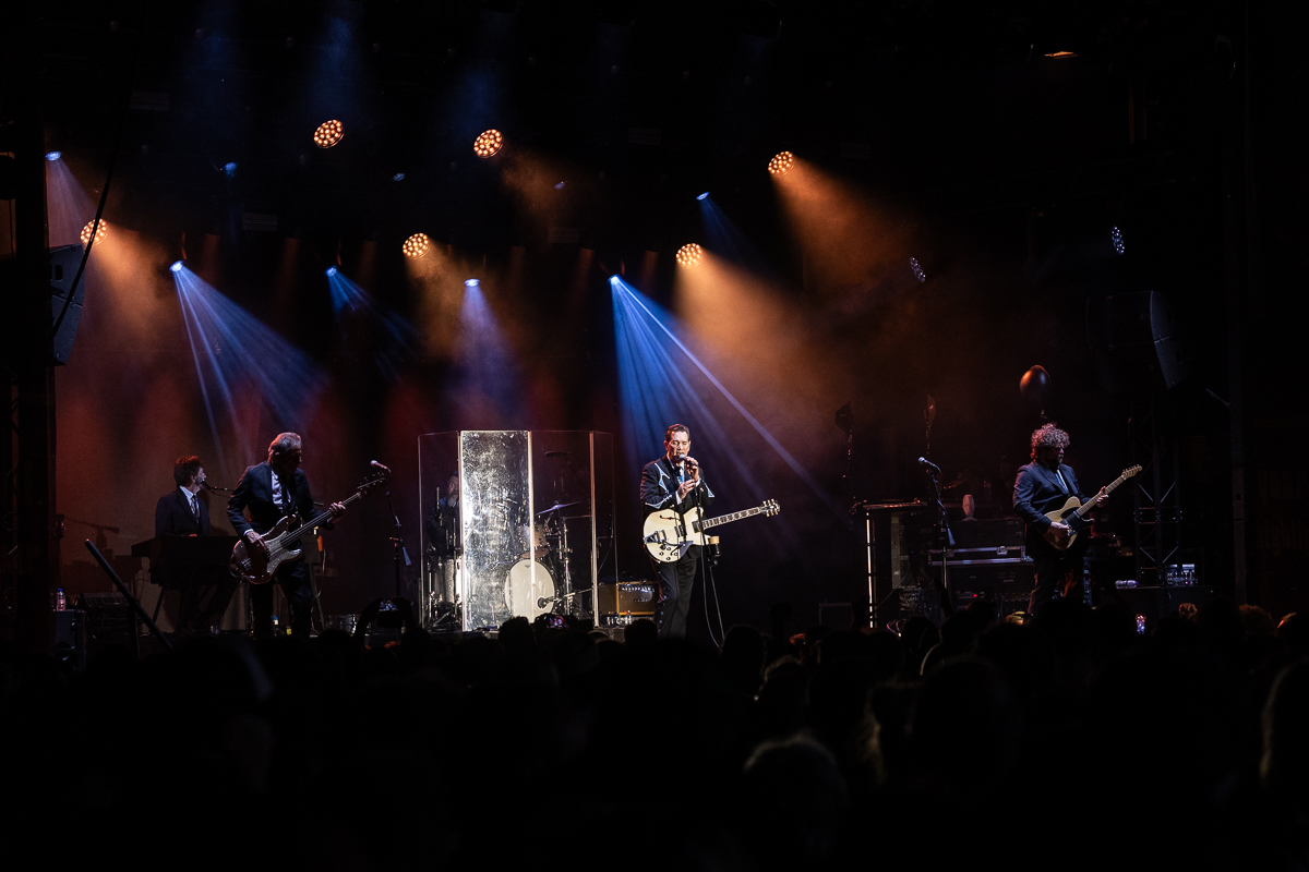 Chris Isaak @ Sjock, foto 18, foto's door David Johnson - FrontView Magazine